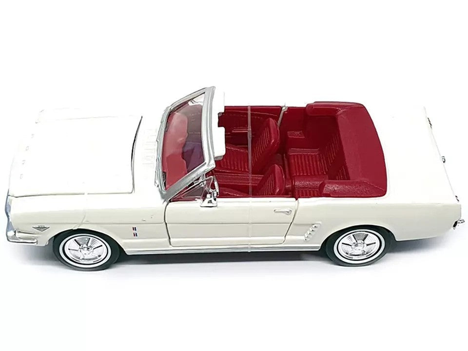 Metalni auto 1:24 1964 James Bond Ford Mustang Convertible
