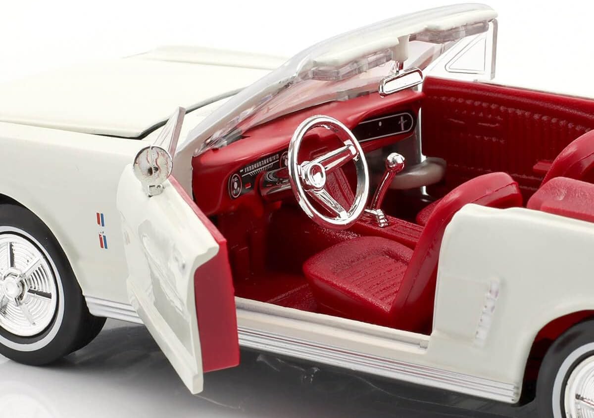 Metalni auto 1:24 1964 James Bond Ford Mustang Convertible