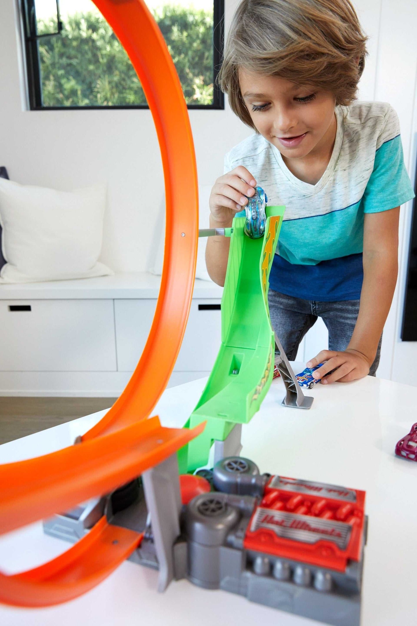 Hot Wheels trkačka staza sa 5 autića